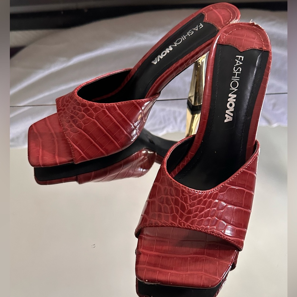 Fashion Nova  Red Crocodile Embossed Square Toe Heels